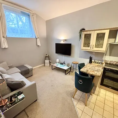 Cosy County House With Free Private Parking Sleeps Up To Four Guests York