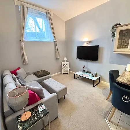 Apartment Cosy County House With Free Private Parking Sleeps Up To Four Guests *