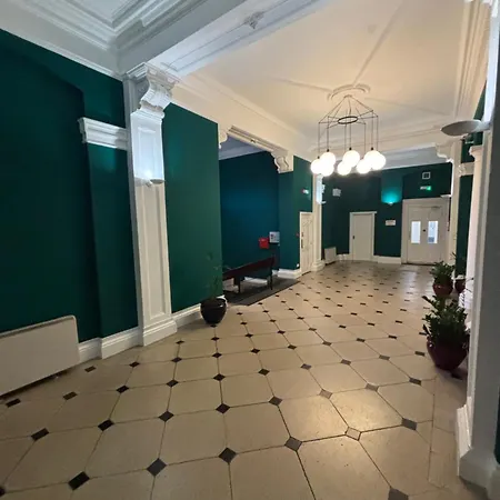 Cosy County House With Free Private Parking Sleeps Up To Four Guests Apartment *