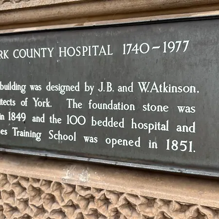 Cosy County House With Free Private Parking Sleeps Up To Four Guests Lägenhet York