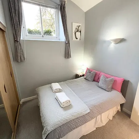 Cosy County House With Free Private Parking Sleeps Up To Four Guests * York