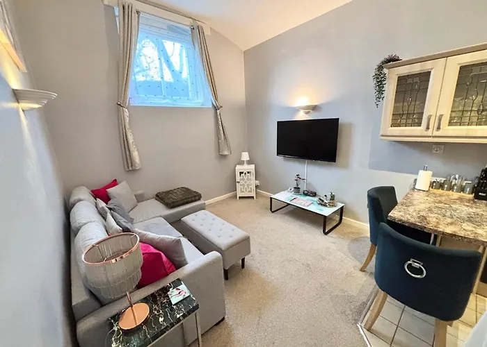 Apartment Cosy County House With Free Private Parking Sleeps Up To Four Guests *